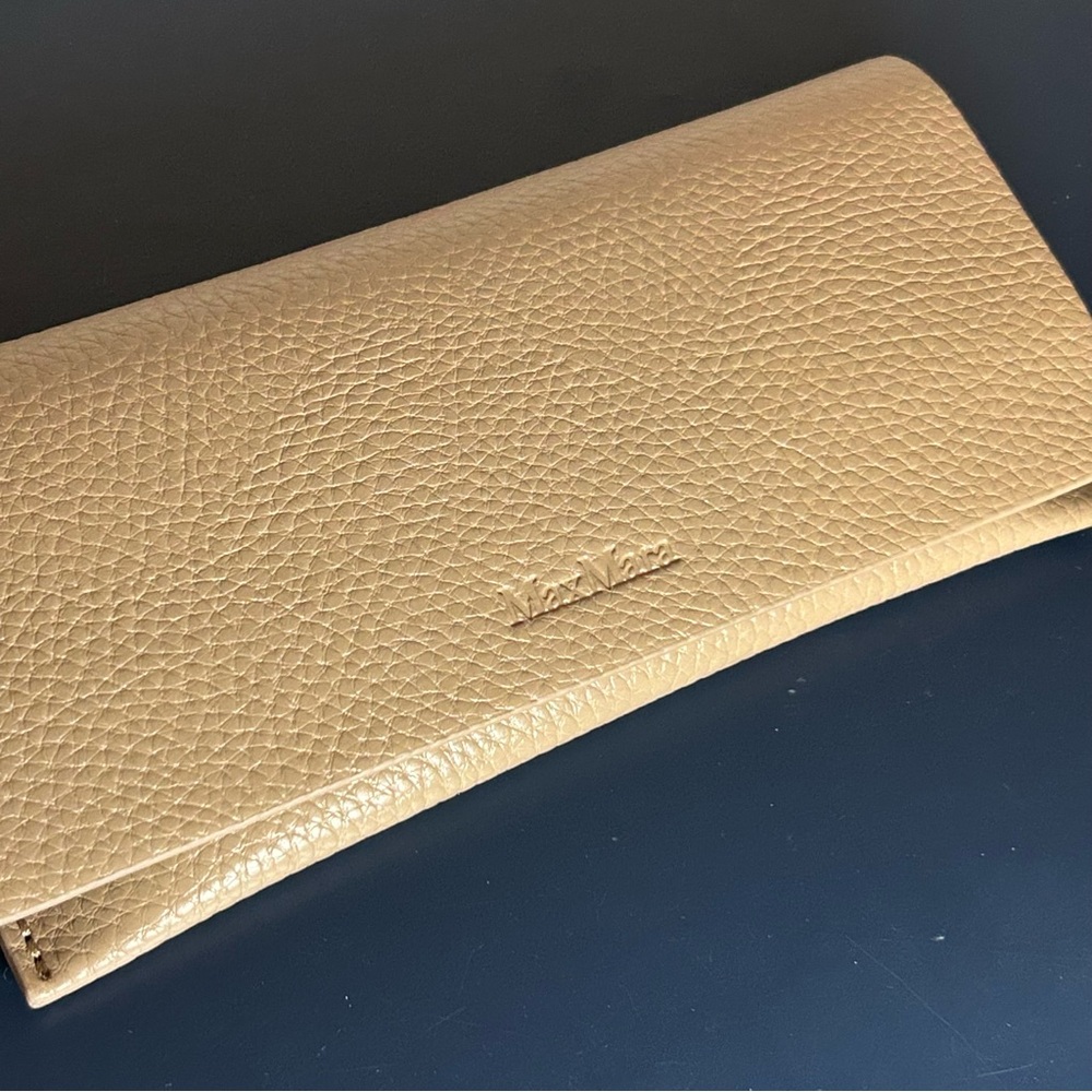 MaxMara Pebbled Leather case for Glasses and Microfiber Lens Cleaning Cloth NEW